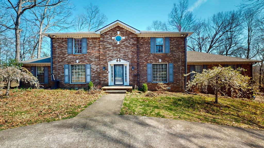 808 Shady Bluff Trl, Clarksville