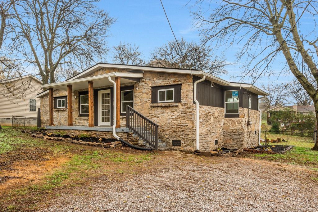 1421 Mohawk Trl, Madison