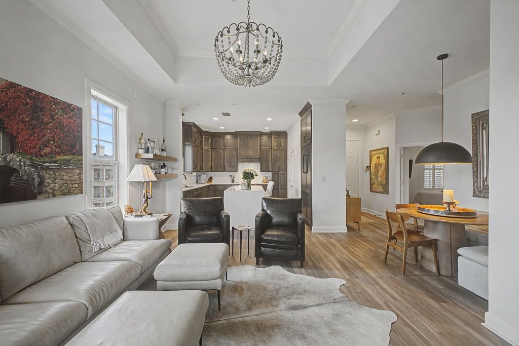 305 Seven Springs Way 403, Brentwood