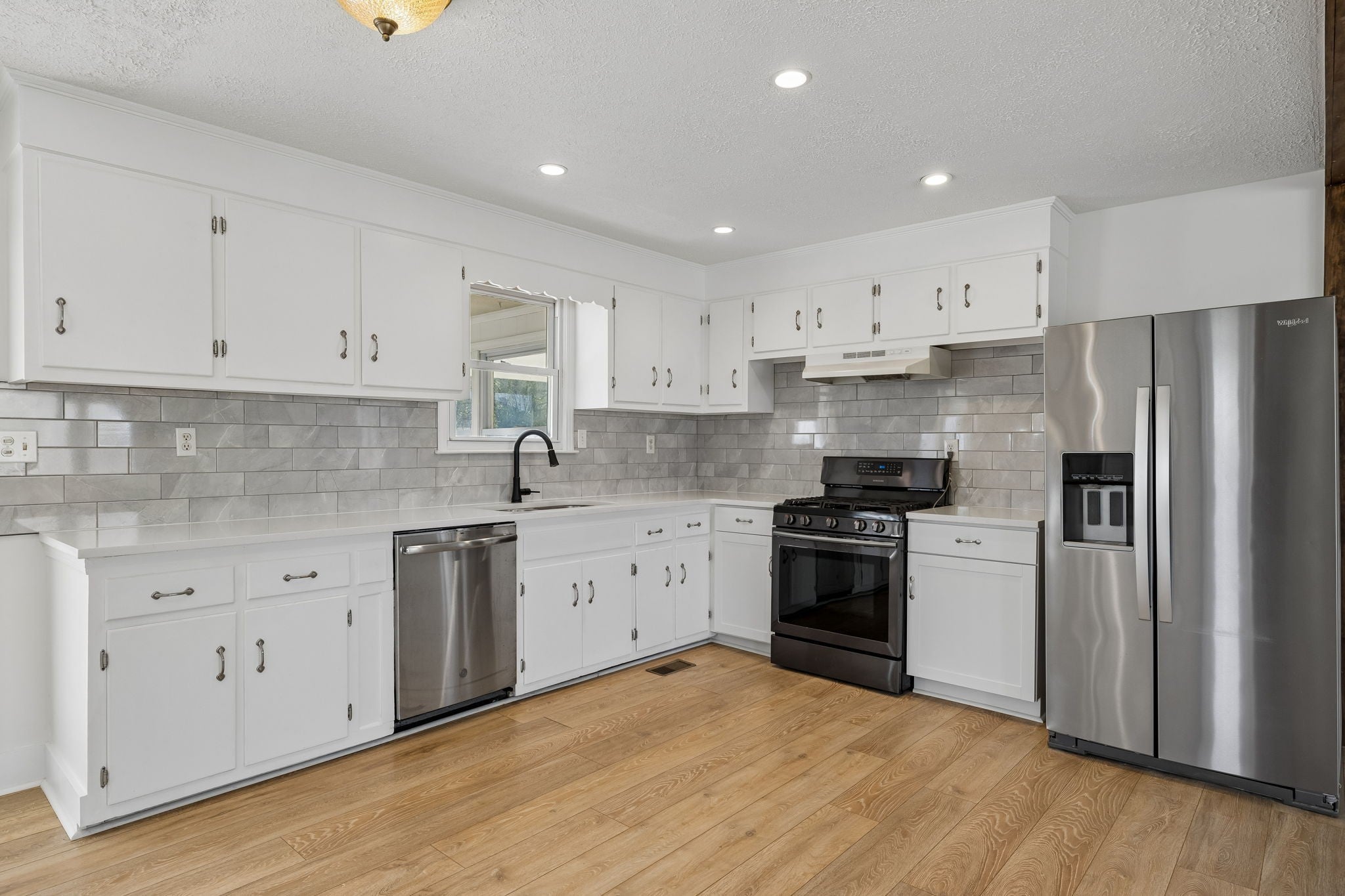 Photo of Listing #3158413