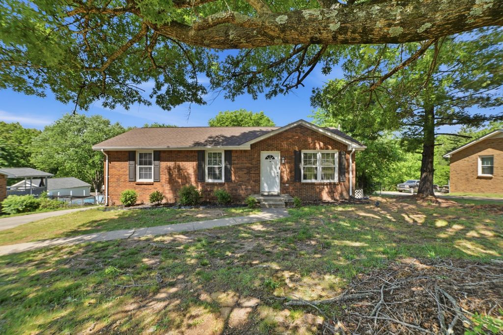 1810 Apex Dr, Clarksville