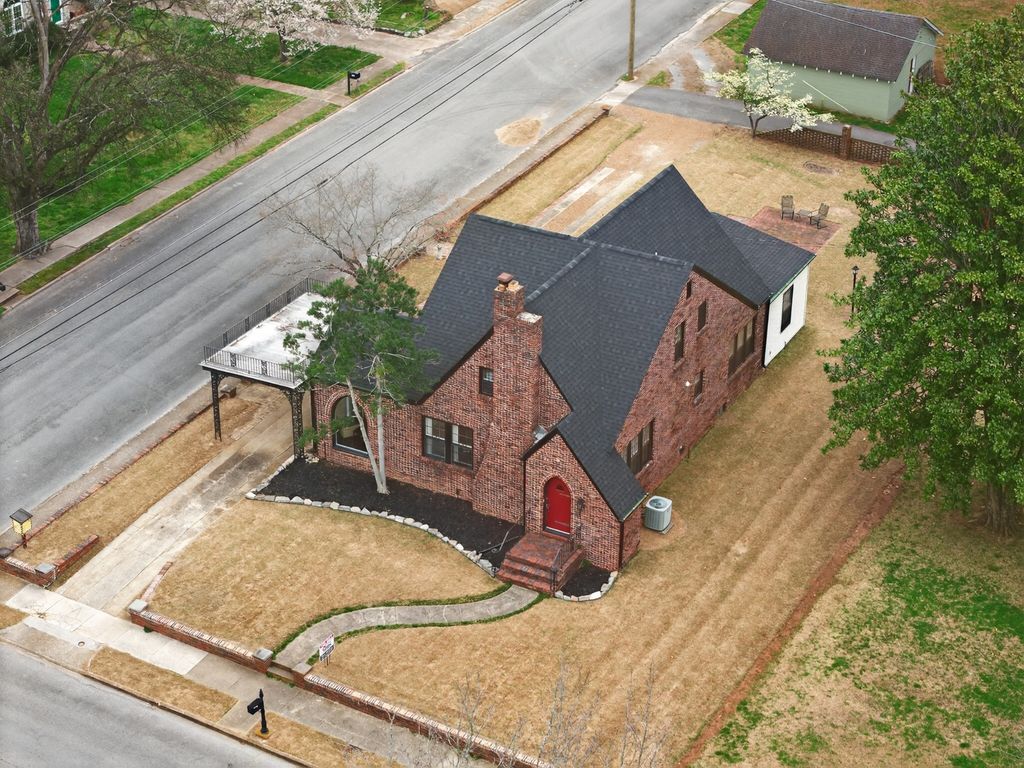 411 2nd Ave, Fayetteville