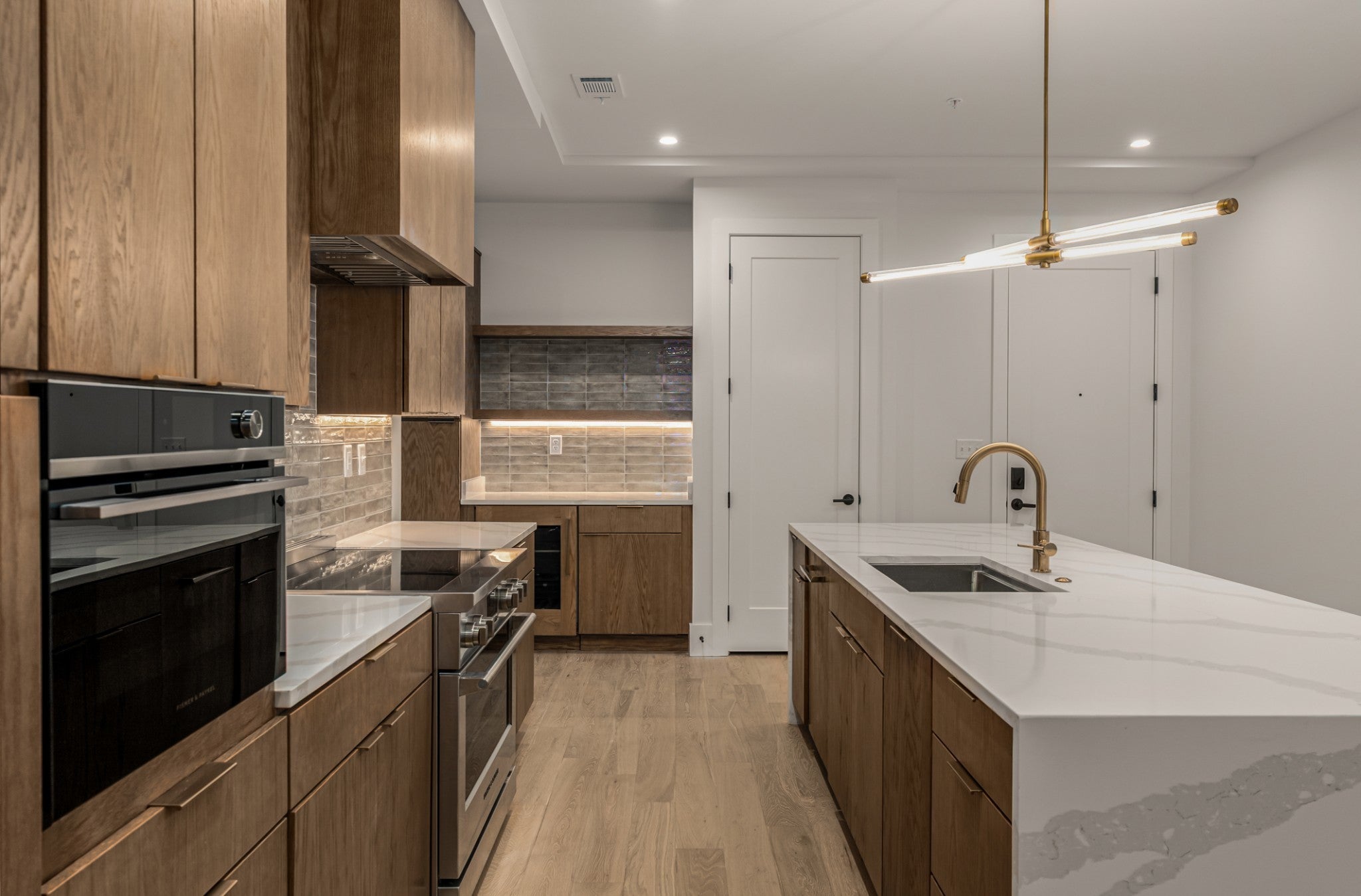 Photo of Listing #3158890