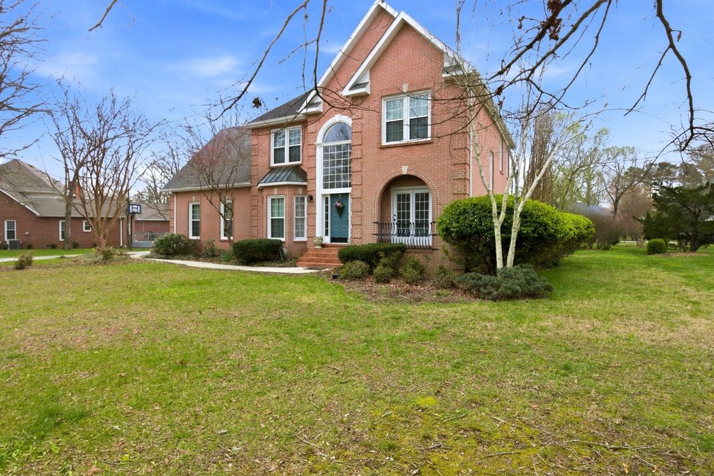 108 Albemarle Dr, Tullahoma