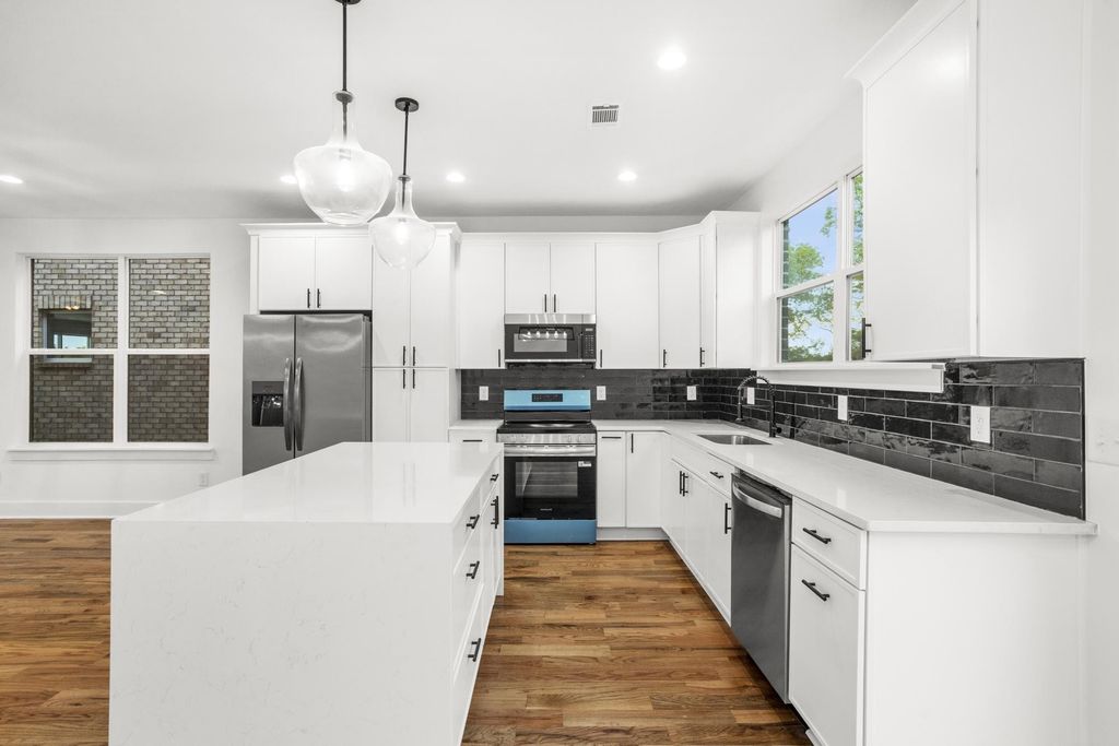 656 Chambers St 110, Gallatin