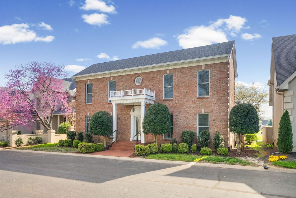 358 Peartree Dr, Clarksville