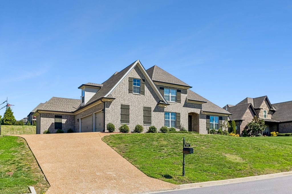 1094 Dorset Dr, Hendersonville