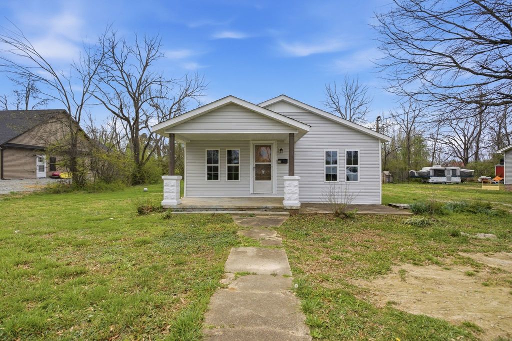 310 Smith Ave, Hohenwald