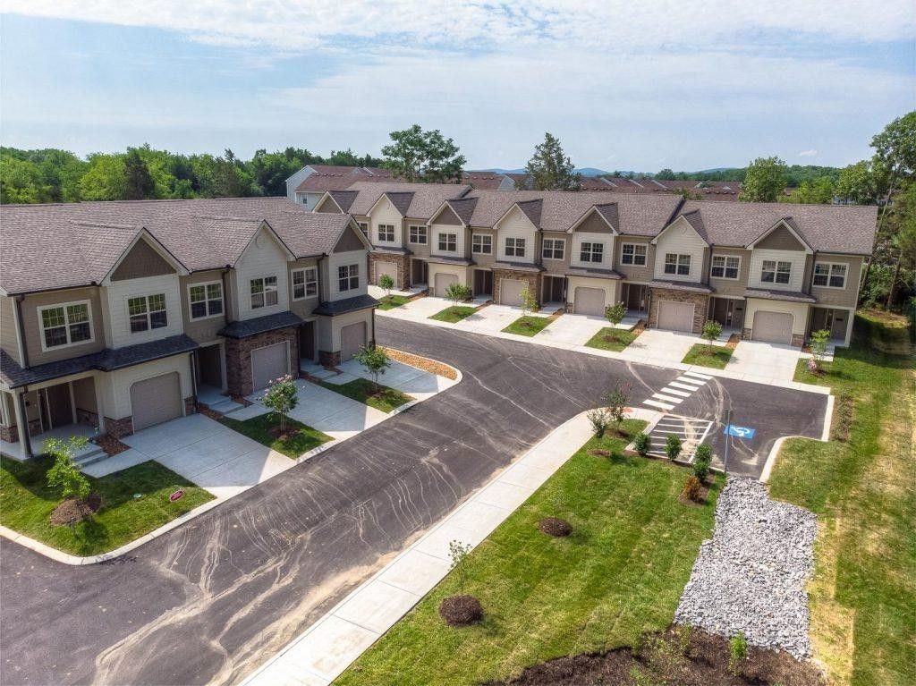 202 Signature Pl, Lebanon