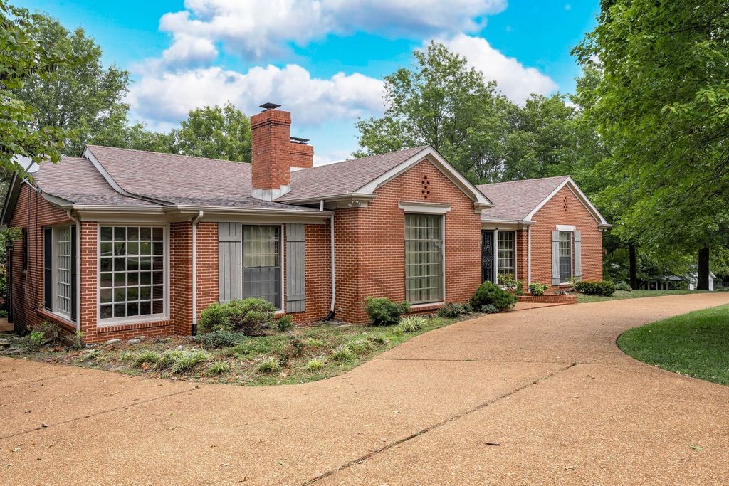 1037 Rolling Fields Cir, Columbia