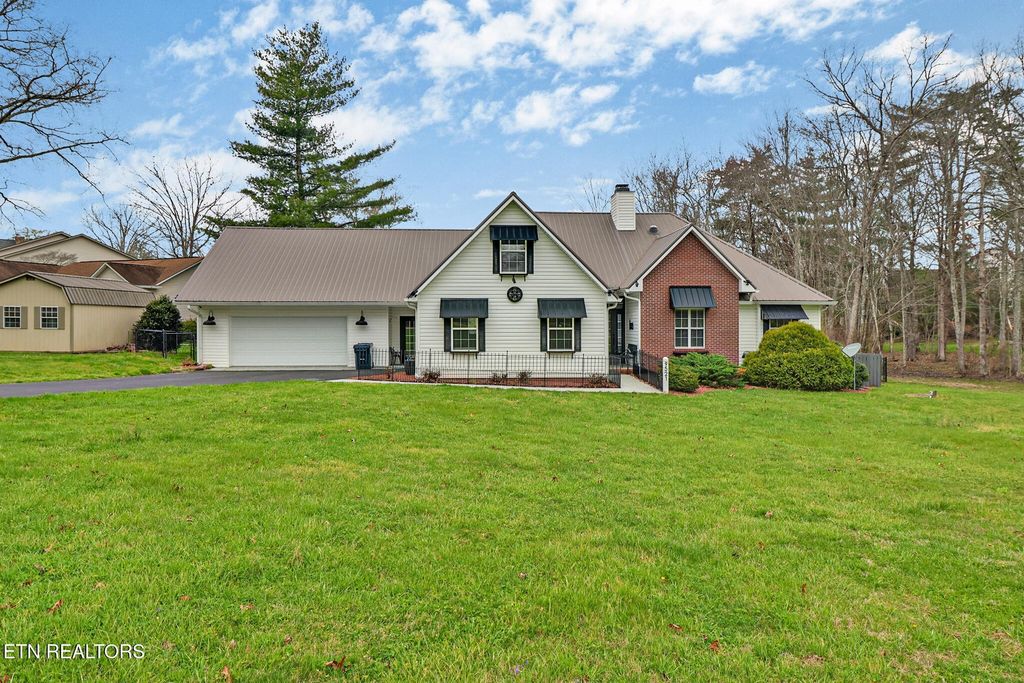 9521 Cherokee Trail, Crossville