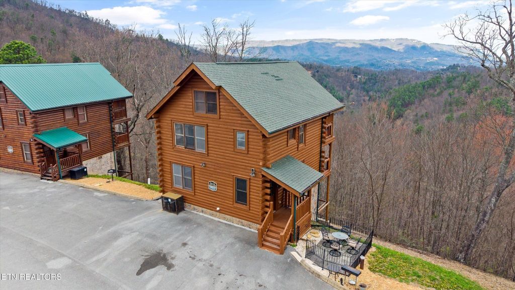 2833 White Oak Ridge Lane, Sevierville