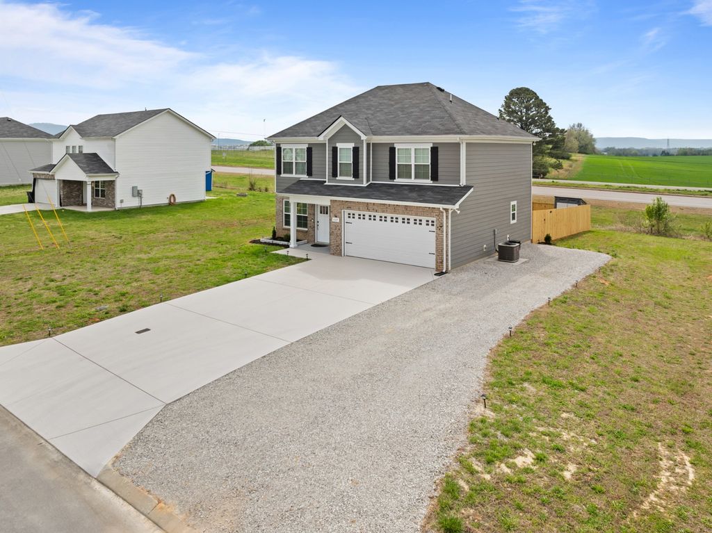 537 Mimosa Dr, Decherd