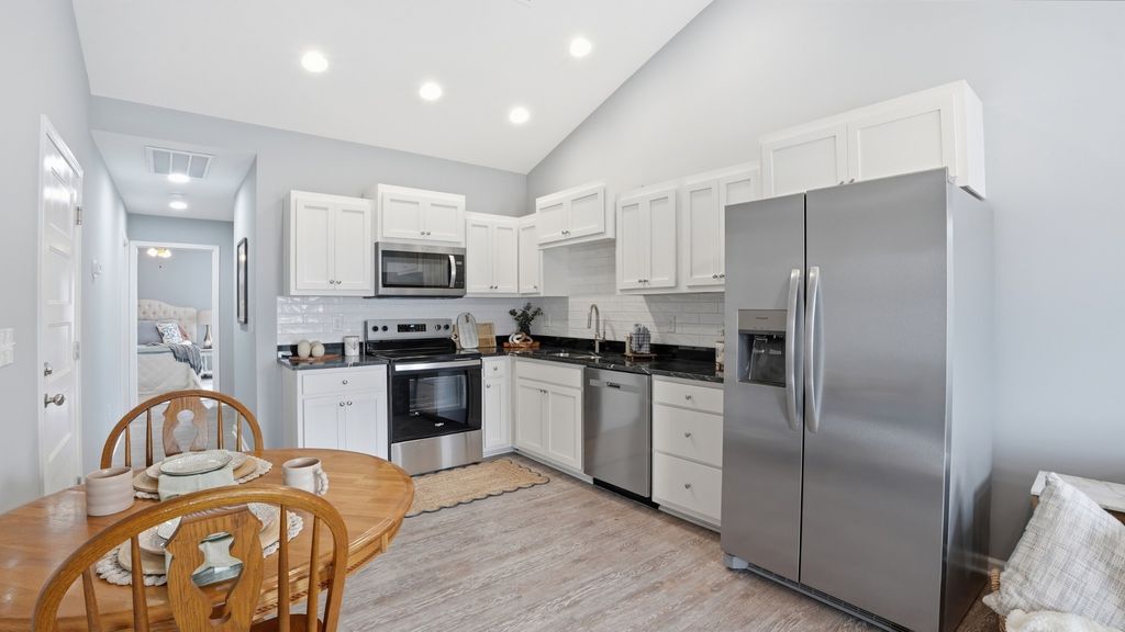 741 Kings Ln B-9, Tullahoma