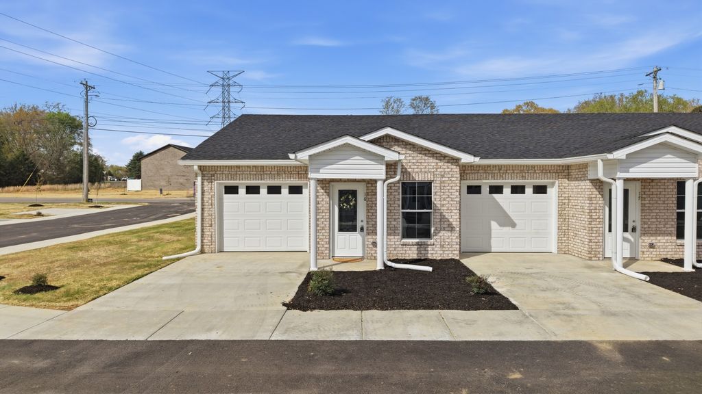 741 Kings Ln C-14, Tullahoma