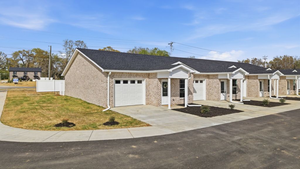 741 Kings Ln C-13, Tullahoma