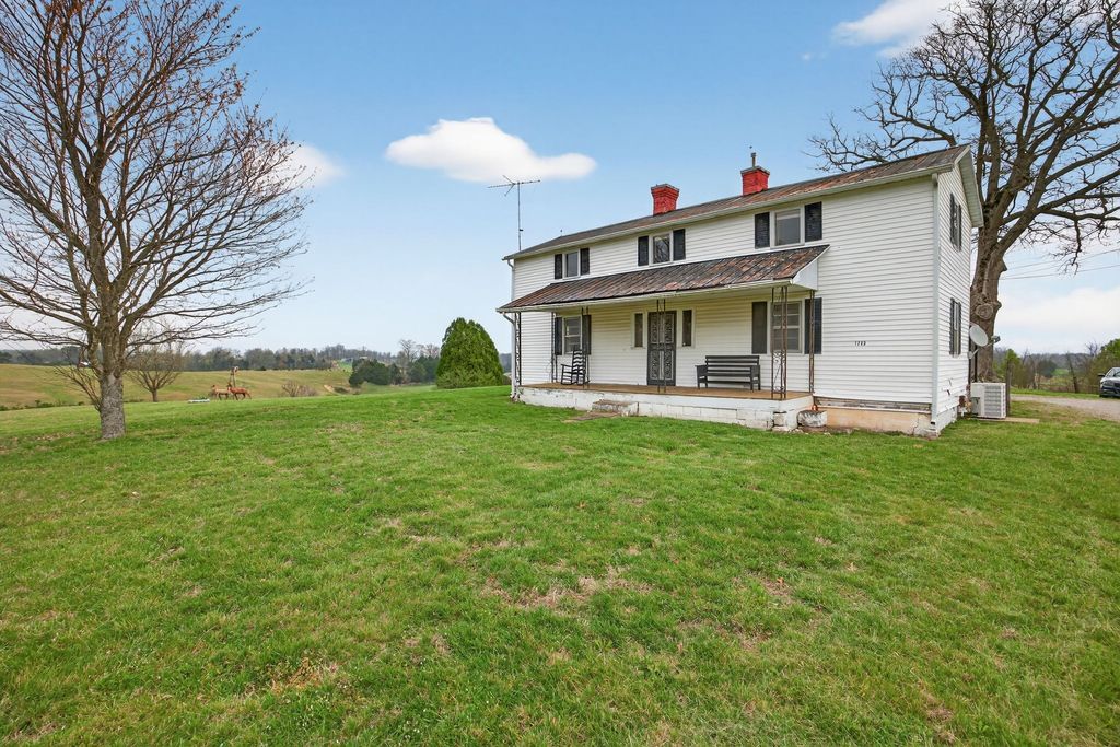 1298 S Bunker Hill Rd, Sparta