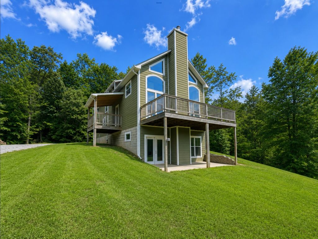 4042 Jones Hollow Road, Lobelville