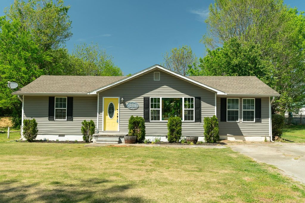 912 Barnabas Street, Athens