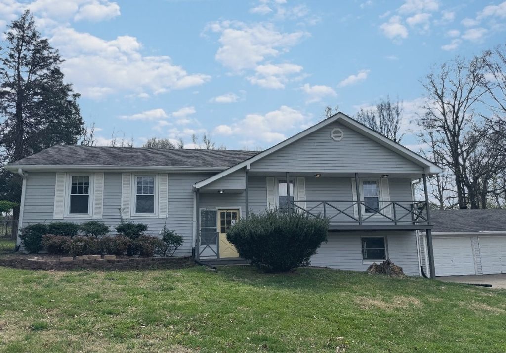 1004 Red Oak Dr, Greenbrier