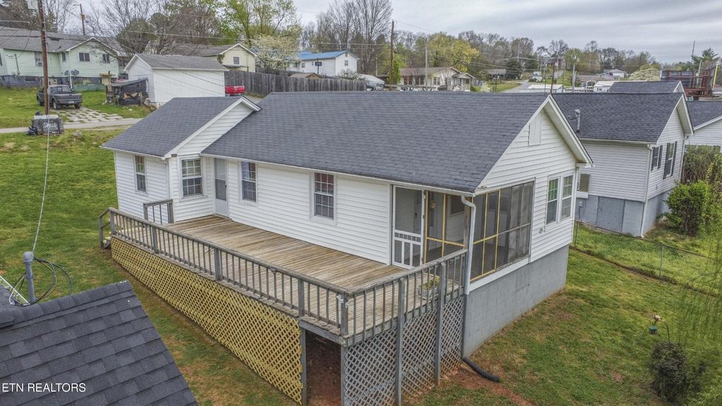 1009 E 1st Ave, Lenoir City