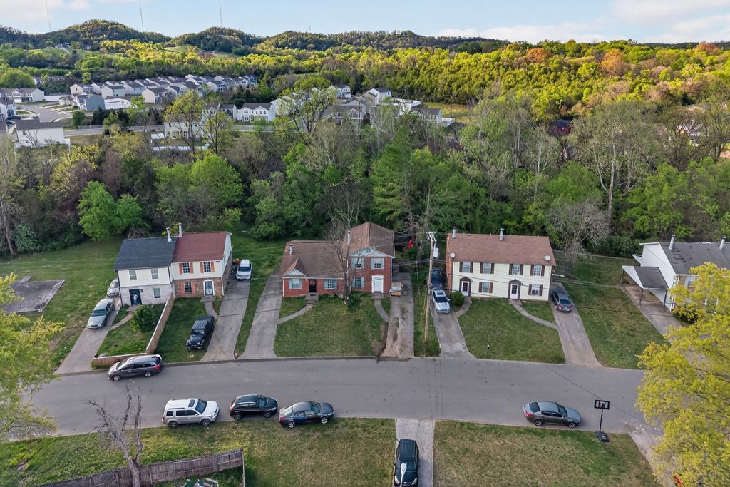 1348 Bellshire Terrace Dr, Nashville