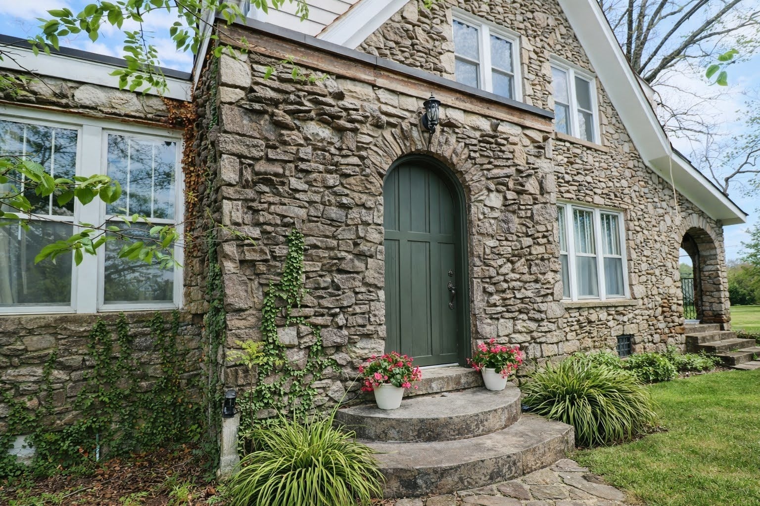 Photo of Listing #3165869