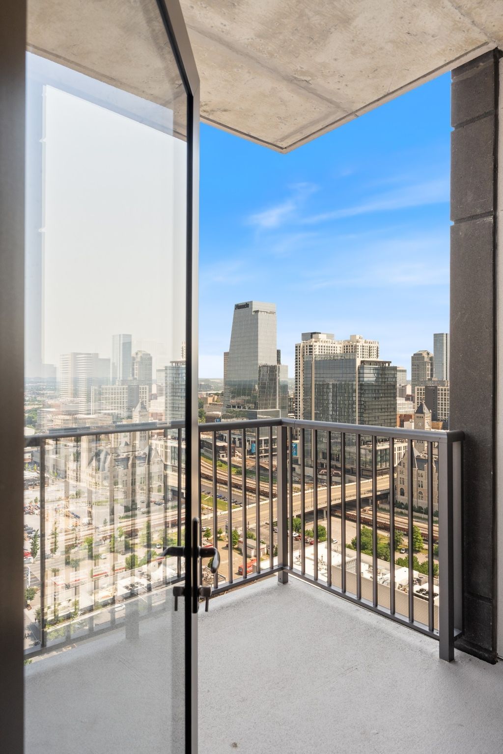 1212 Demonbreun St 909, Nashville