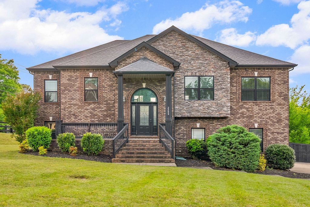 2200 Ellington Gait Dr, Clarksville