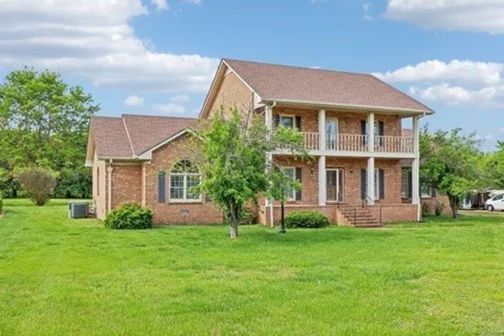 2216 Ewing Dr, Lebanon