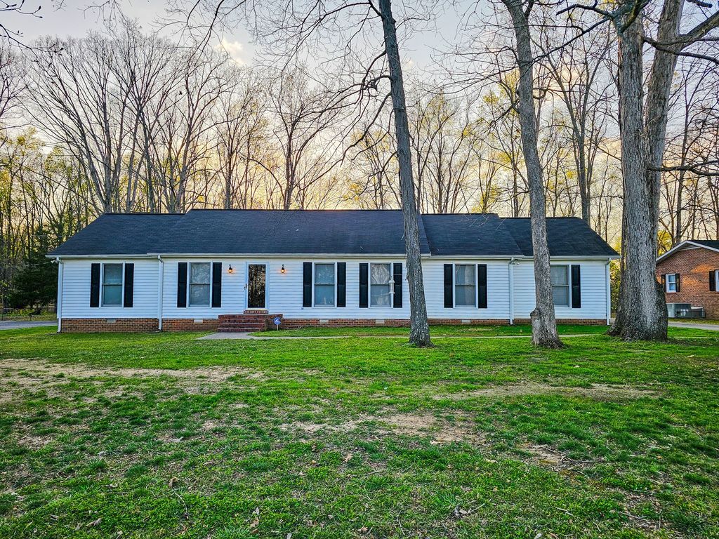 331 Hilltop Dr, Shelbyville