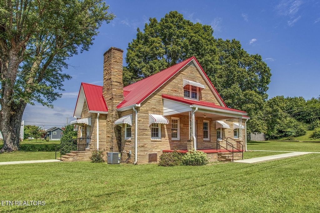 522 Court St, Wartburg