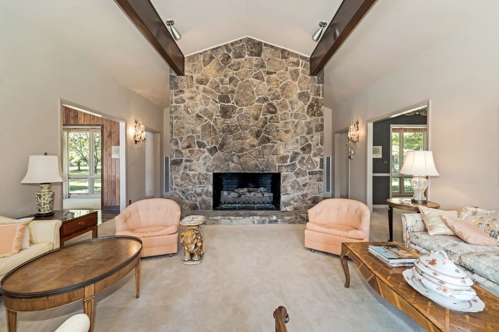 215 Hickory Ln, Smithville