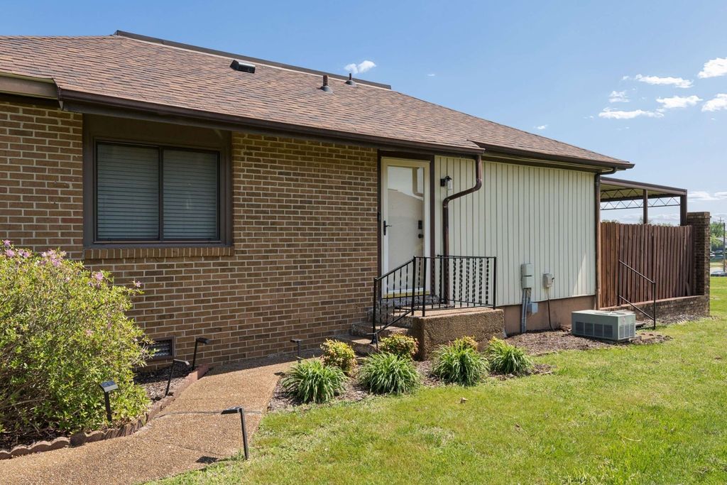 1035 Heritage Dr, Madison