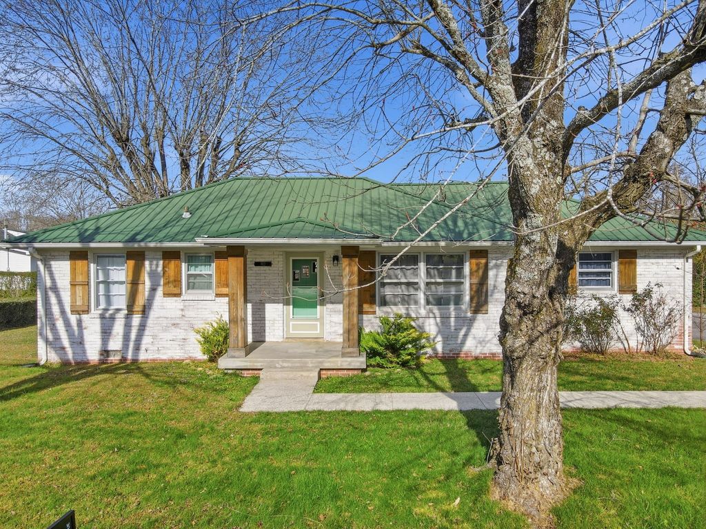 812 Bel Aire Dr, Tullahoma