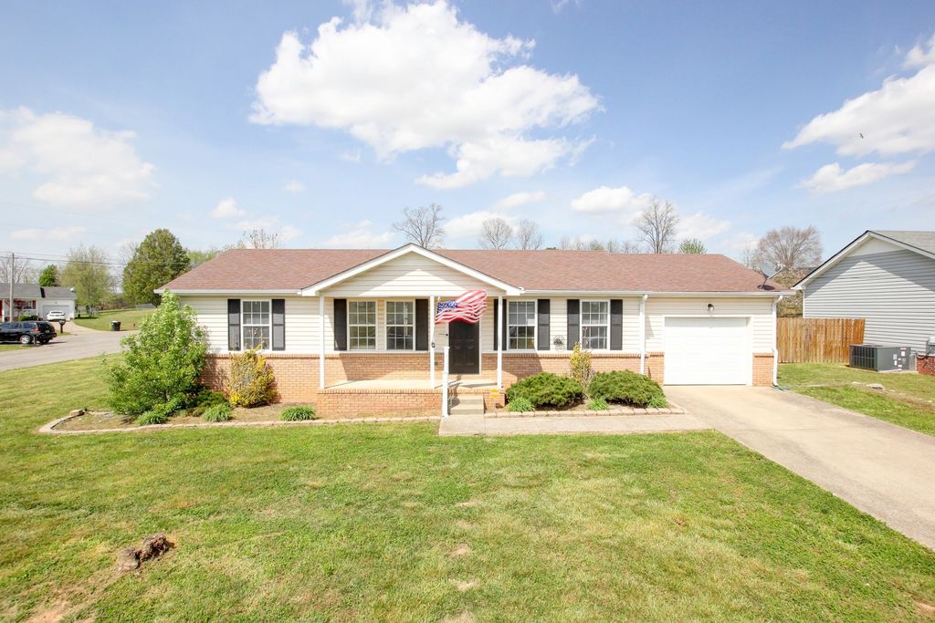 112 Pappy Dr, Oak Grove
