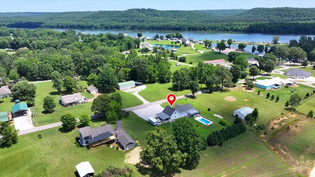 198 Yarbro Harbor Dr, Decaturville