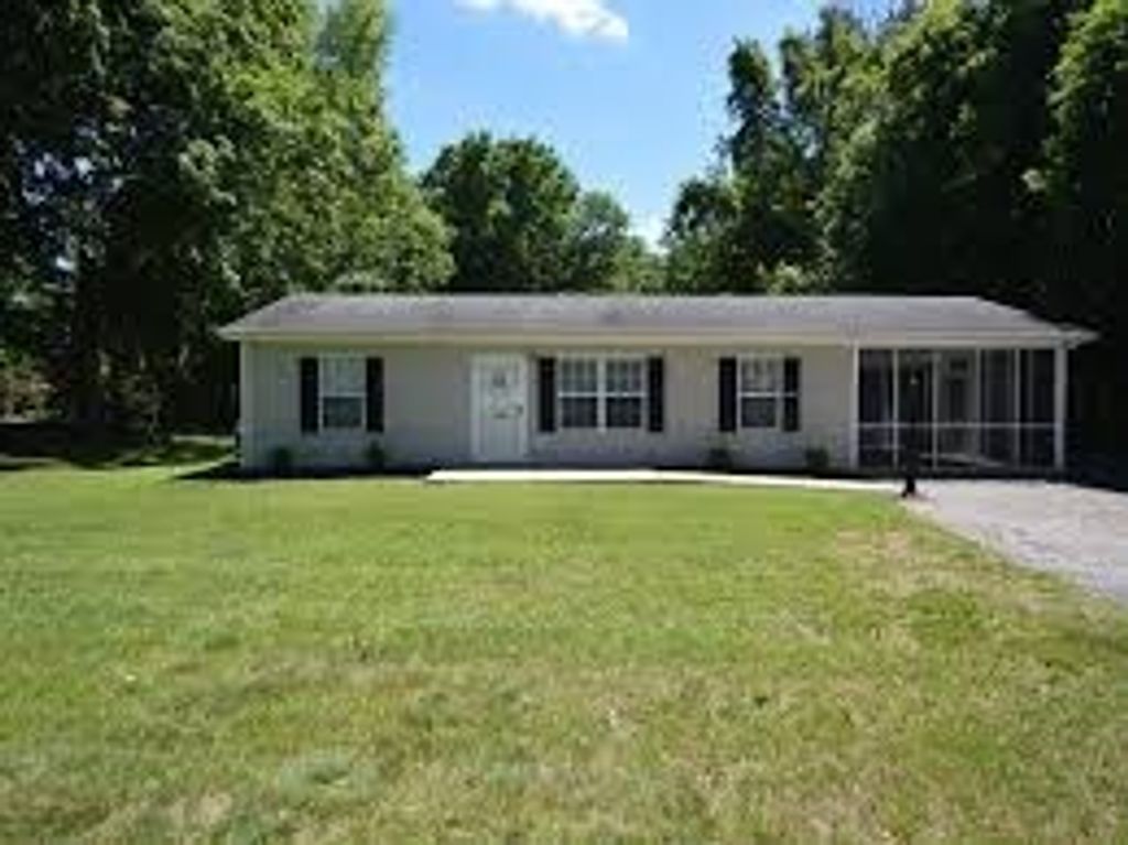 1592 Highway 76, Clarksville
