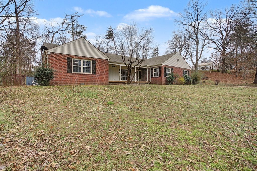 107 Cherry St, Centerville
