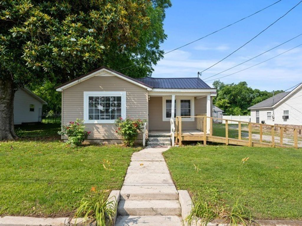 313 Tennessee Ave S, Cowan