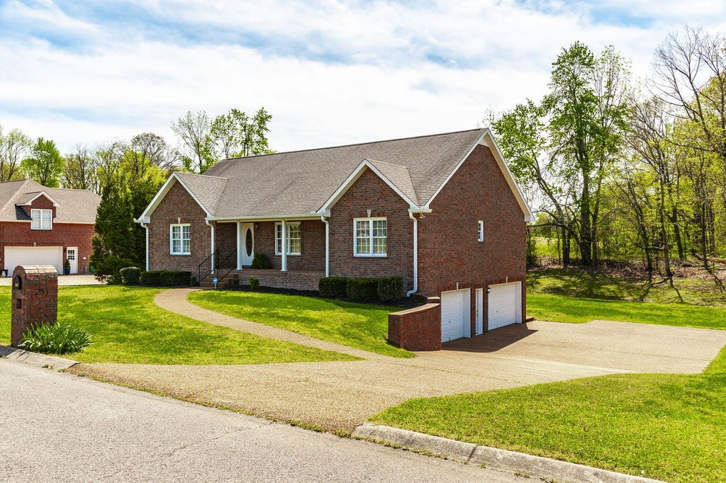 251 Allen Dr, Greenbrier