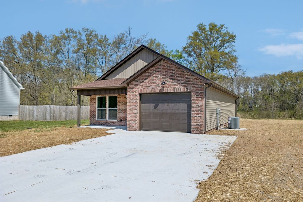 242 Green Meadow Dr, Smithville