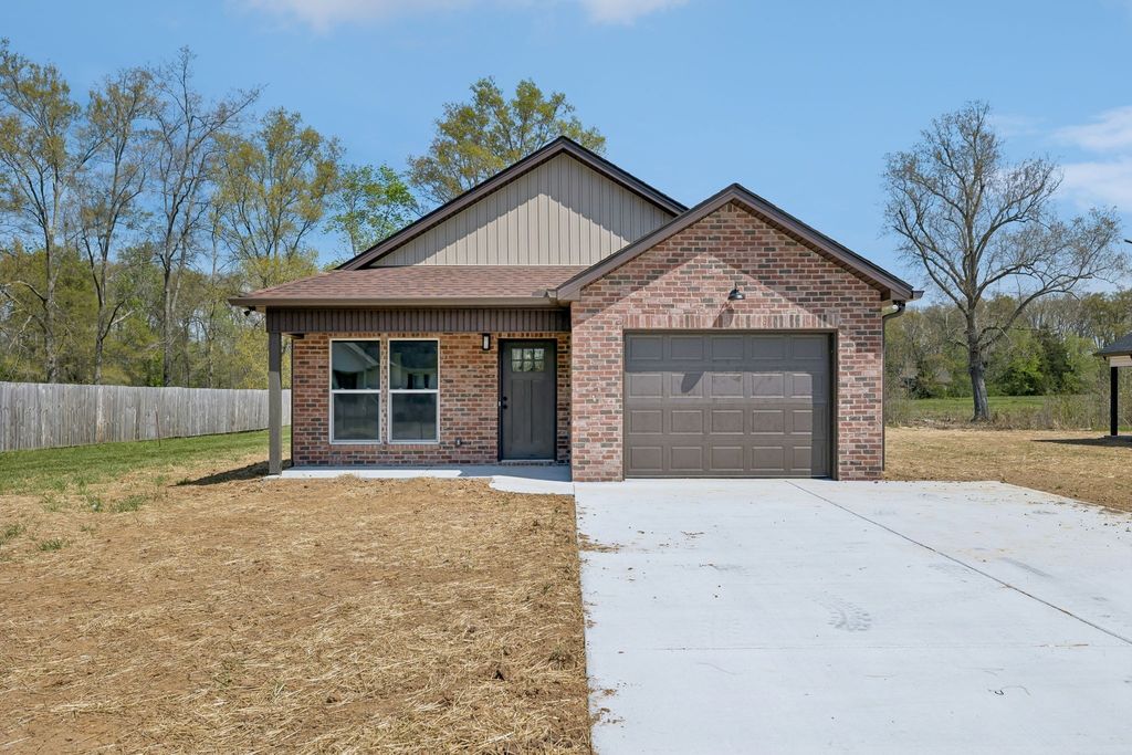 242 Green Meadow Dr, Smithville