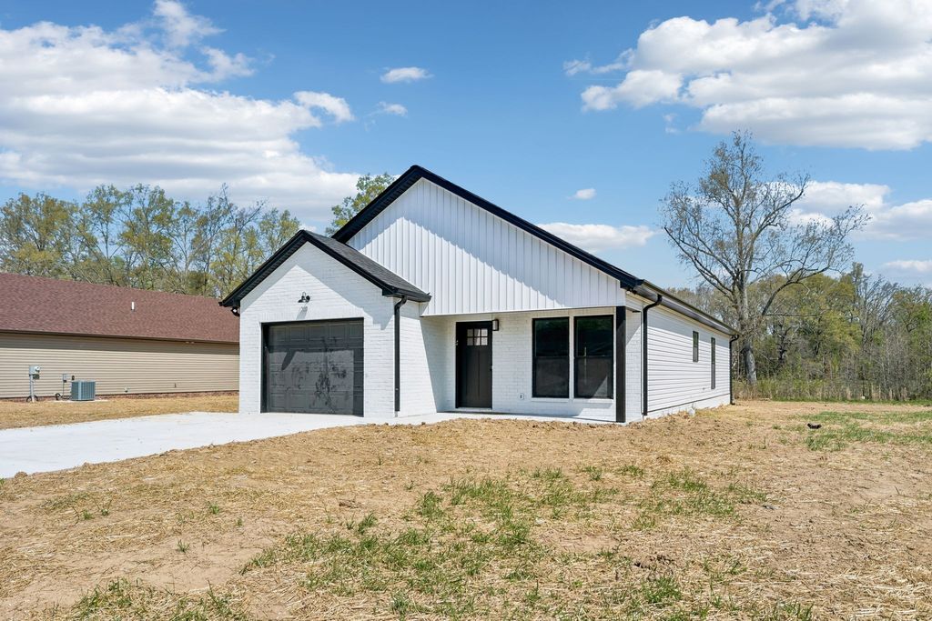 190 Green Meadow Dr, Smithville