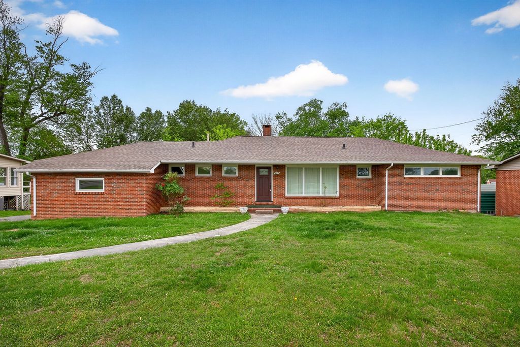 407 Sunset Dr, McMinnville
