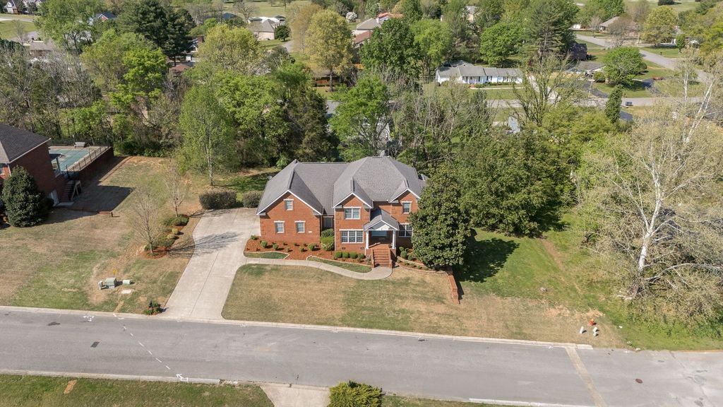 913 Dogwood Dr, Fayetteville