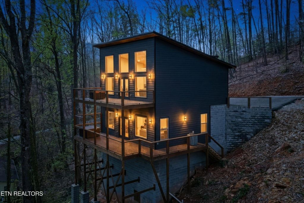 640 Carter Plaza, Gatlinburg