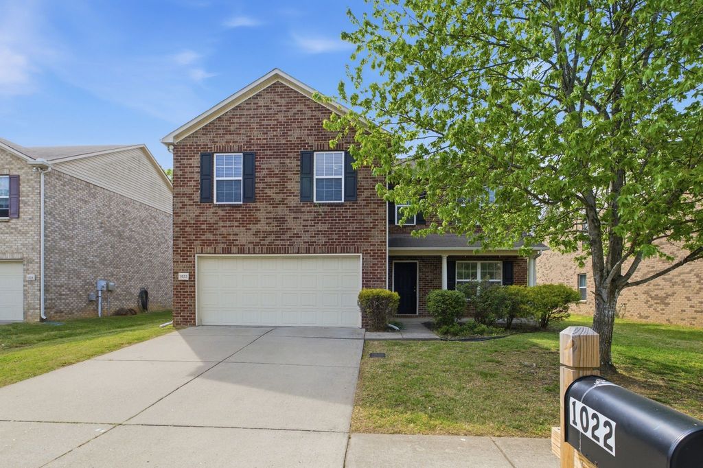 1022 Harmony Ln, Hendersonville
