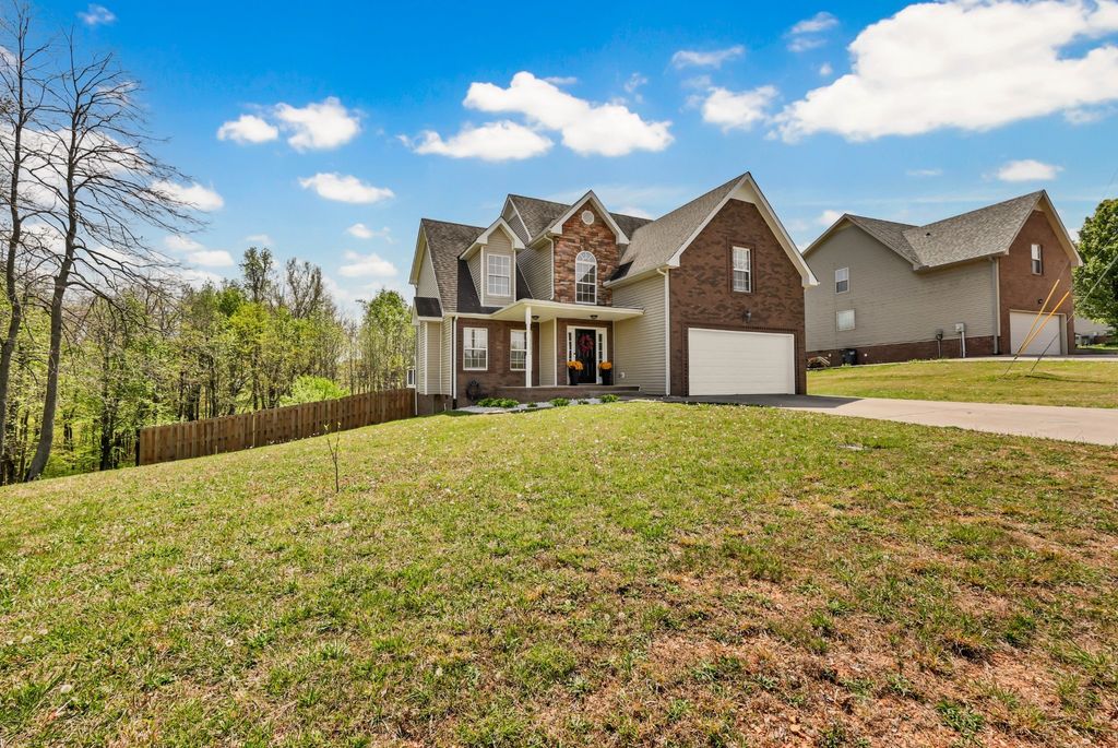 1448 Rustys Ln, Clarksville