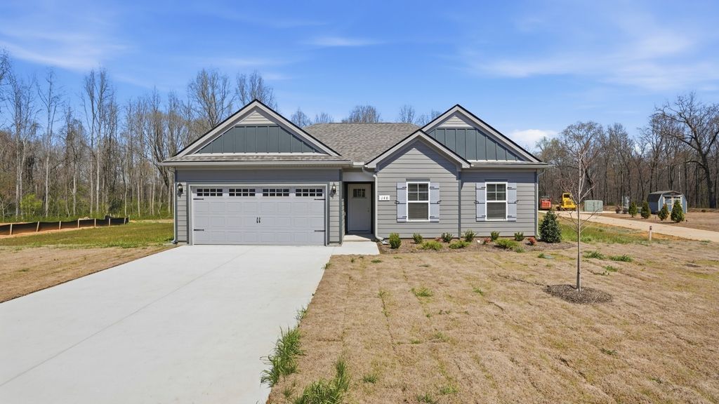 42 Stillwater Way, Tullahoma